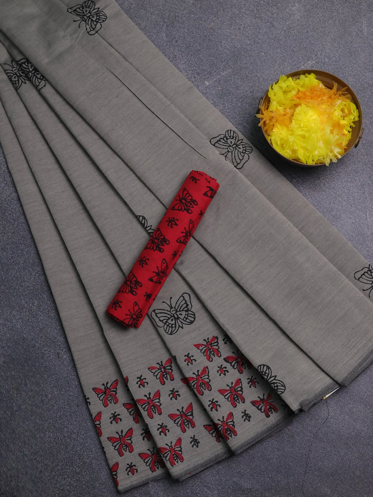 Semi Silk Cotton Saree Grey and Red with Butta prints and Printed border